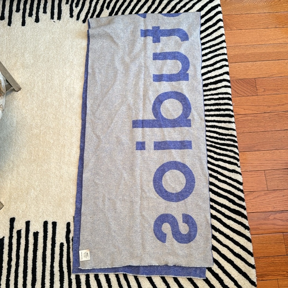 Acne Studios LOGO JACQUARD SCARF. Blue / Grey - Picture 5 of 7